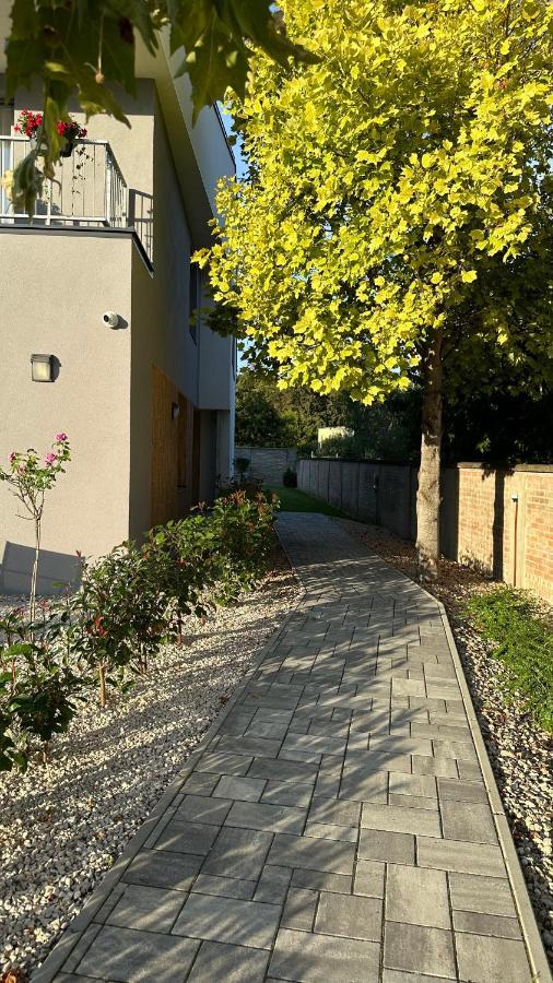 Linden Apartman 107 Glamour (Adults Only) Mosonmagyarovar Luaran gambar
