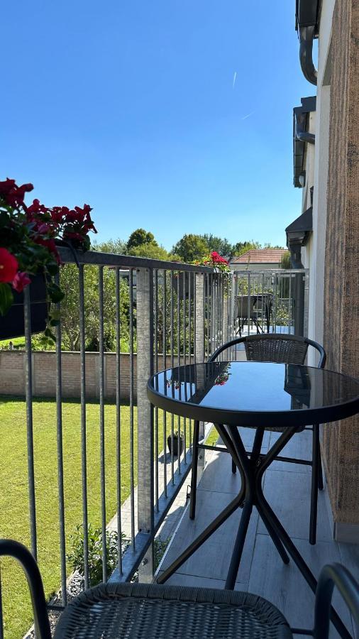 Linden Apartman 107 Glamour (Adults Only) Mosonmagyarovar Luaran gambar