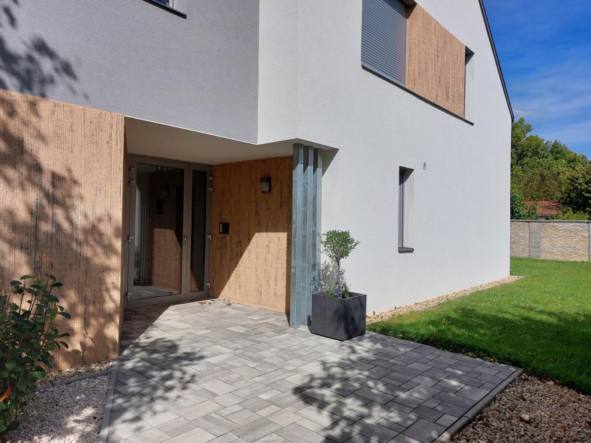 Linden Apartman 107 Glamour (Adults Only) Mosonmagyarovar Luaran gambar