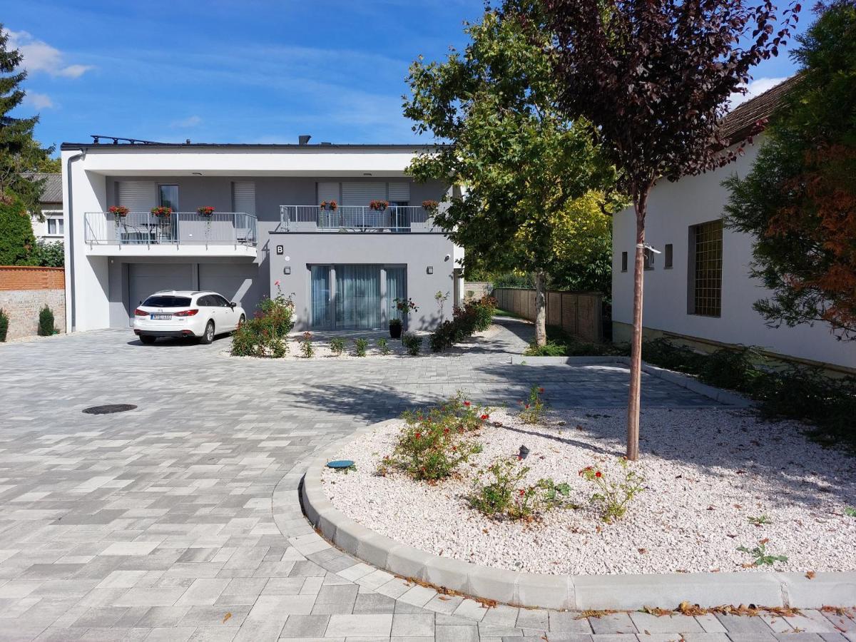 Linden Apartman 107 Glamour (Adults Only) Mosonmagyarovar Luaran gambar